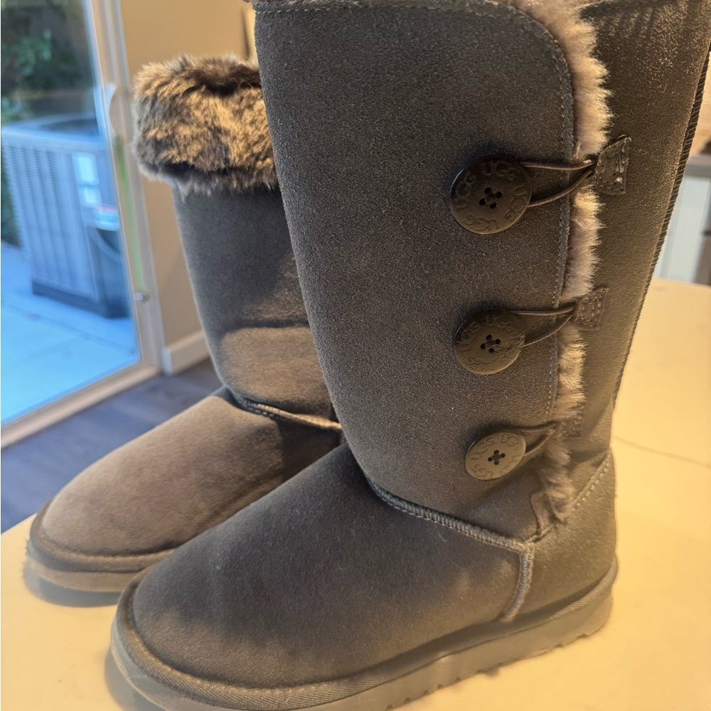 UGG Boots with cozy Faux Fur Trim